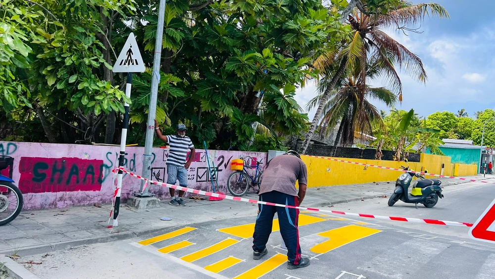 photo for އައްޑޫ ސިޓީ ހުޅުދޫ މަގު ތަކުގެ ކަފިހިހުރަސް ތަކުގައި ދަވާދު ލުމުގެ މަސައްކަތުގެ ތެރެއިން